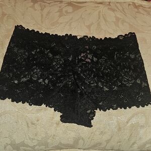 Elegant Black Lace Women's Boyshorts